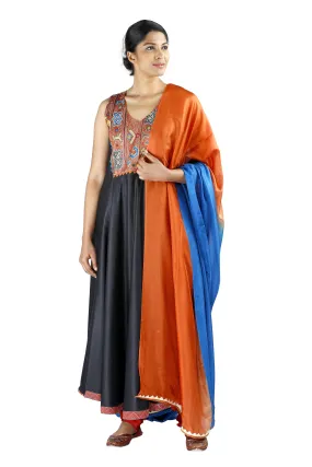 Black Sleeveless Silk Salwar