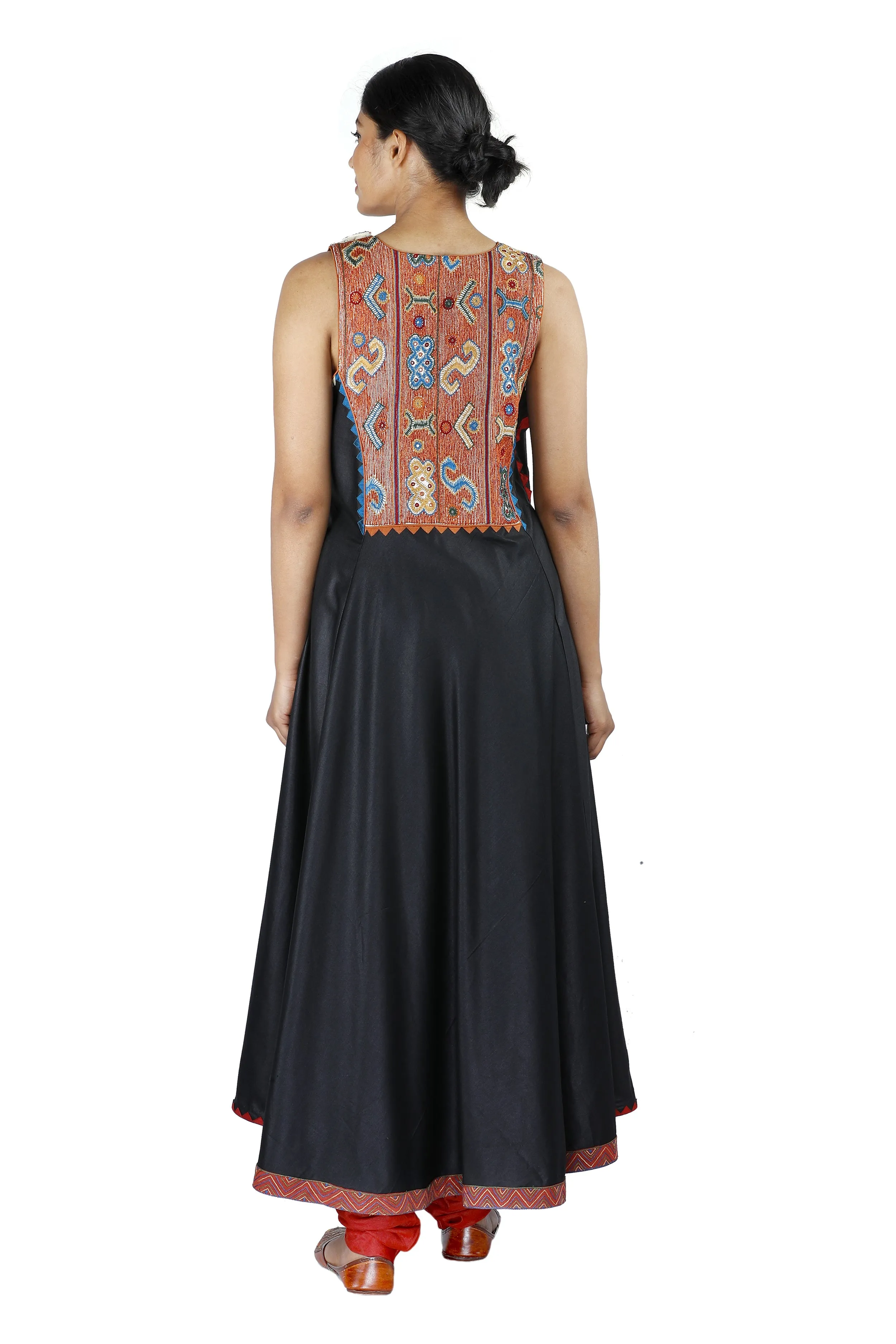 Black Sleeveless Silk Salwar